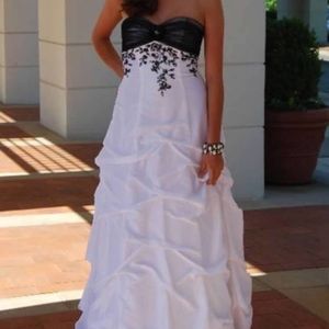 Prom dress - ball gown style worn once